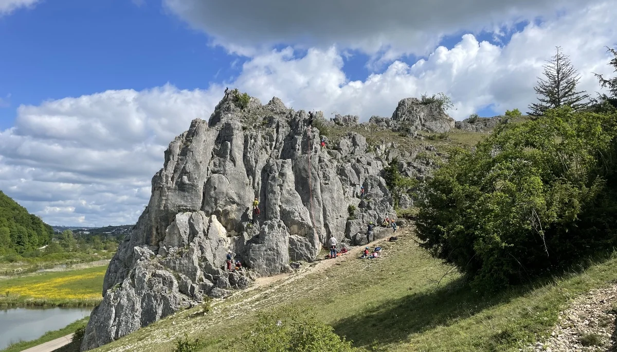 Kinder im Gras | © DAV Neu-Ulm