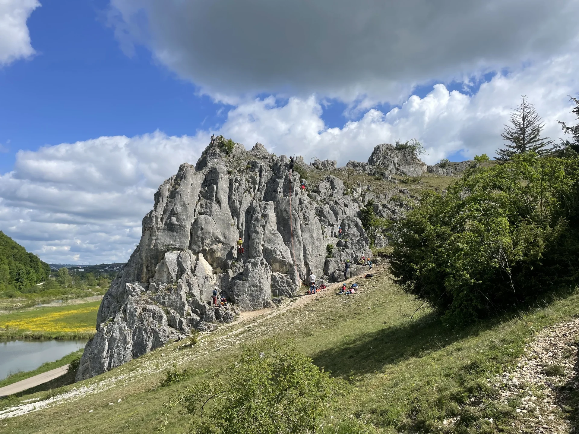 Kinder im Gras | © DAV Neu-Ulm
