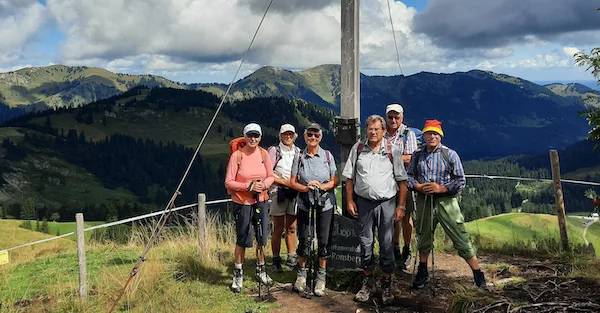 Bergwandergruppe am Gipfel | © DAV Neu-Ulm
