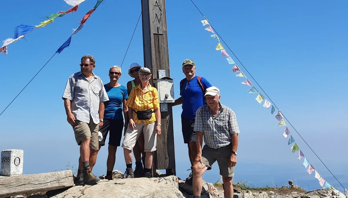 Menschen am Gipfelkreuz | © DAV Neu-Ulm