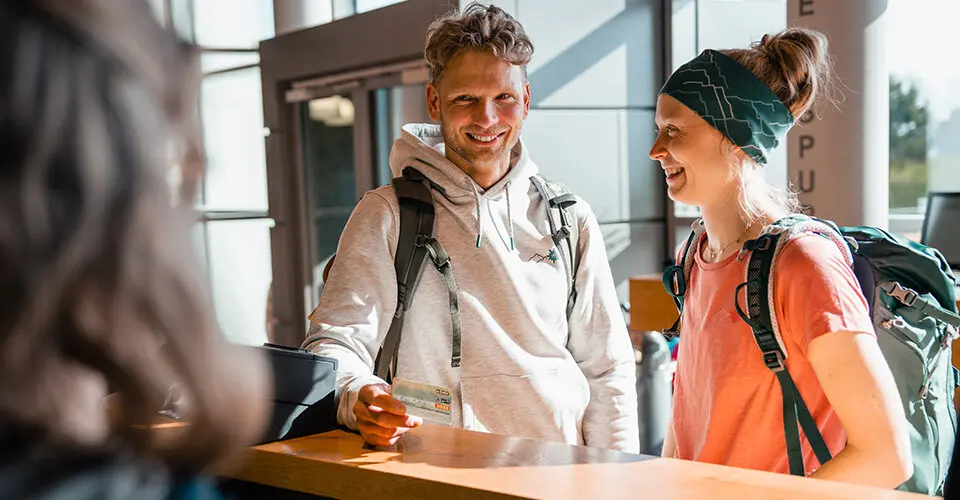 Boulder und Indoor-Klettern ist bei vielen DAV-Sektionen möglich | © DAV/Marisa Koch