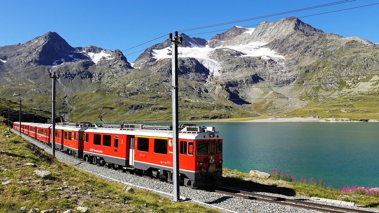 Zug in den Bergen | © pixabay